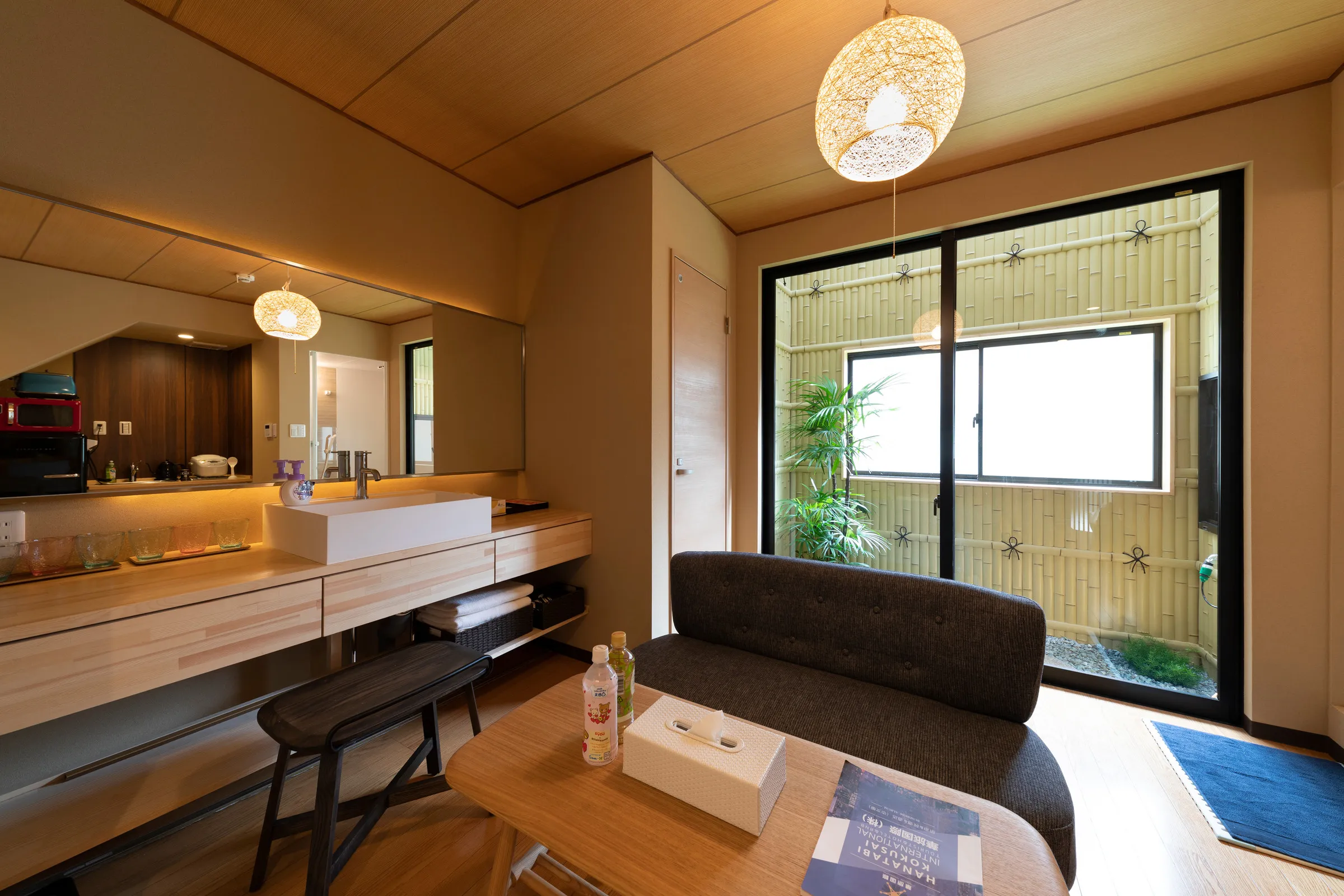 Shirakabanoyado SHIOKUSA — Living area