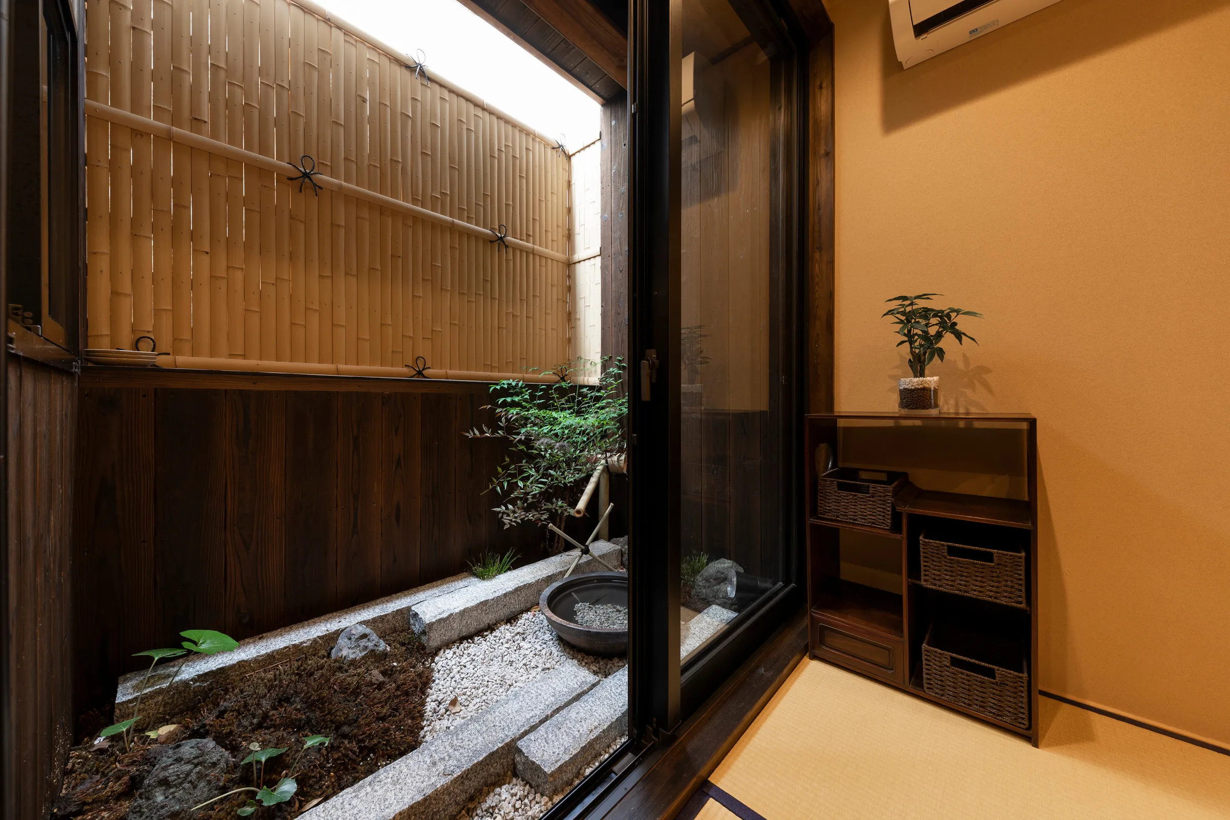 Shirakabanoyado DOUNIWA — Garden