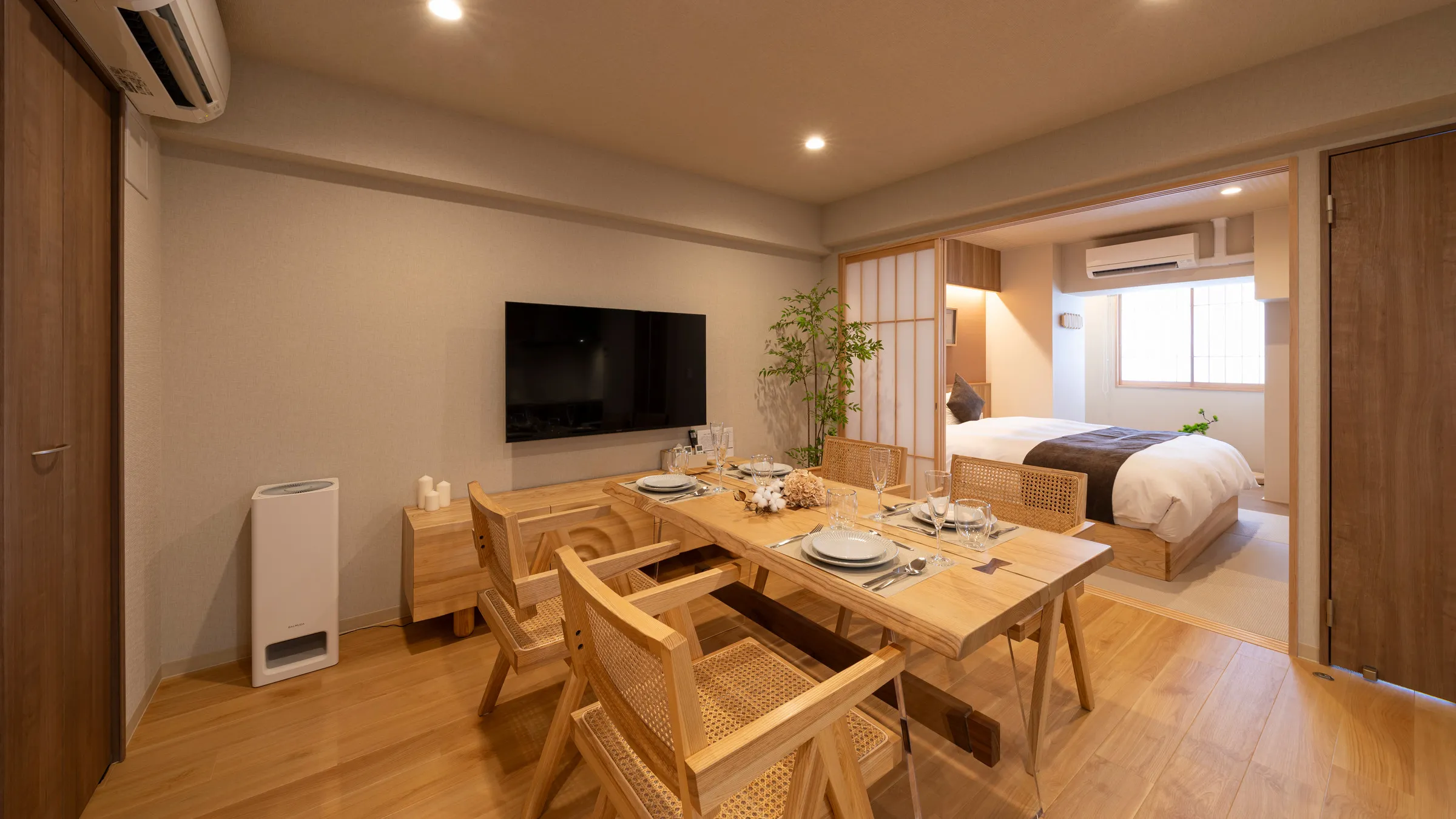 Shirakabanoyado NANIWA — Dining area