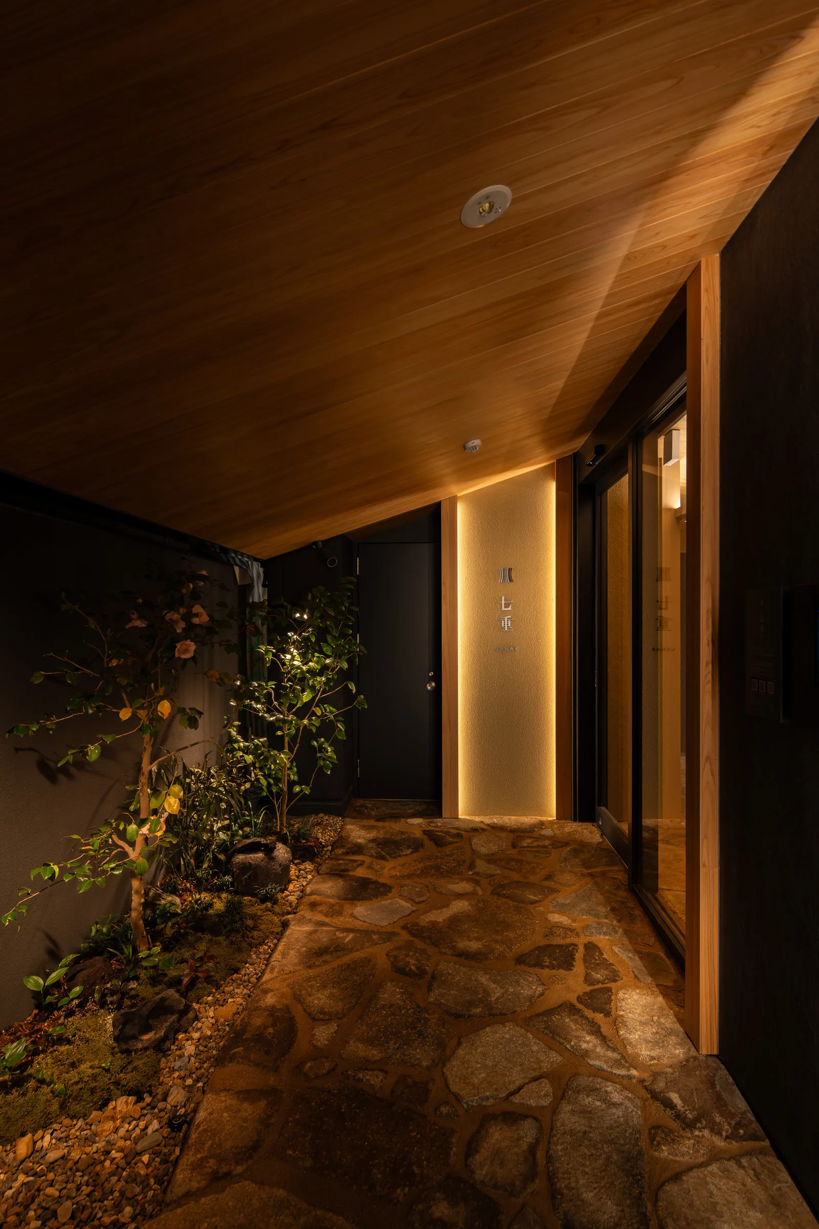 Shirakaba NANAE — Entrance