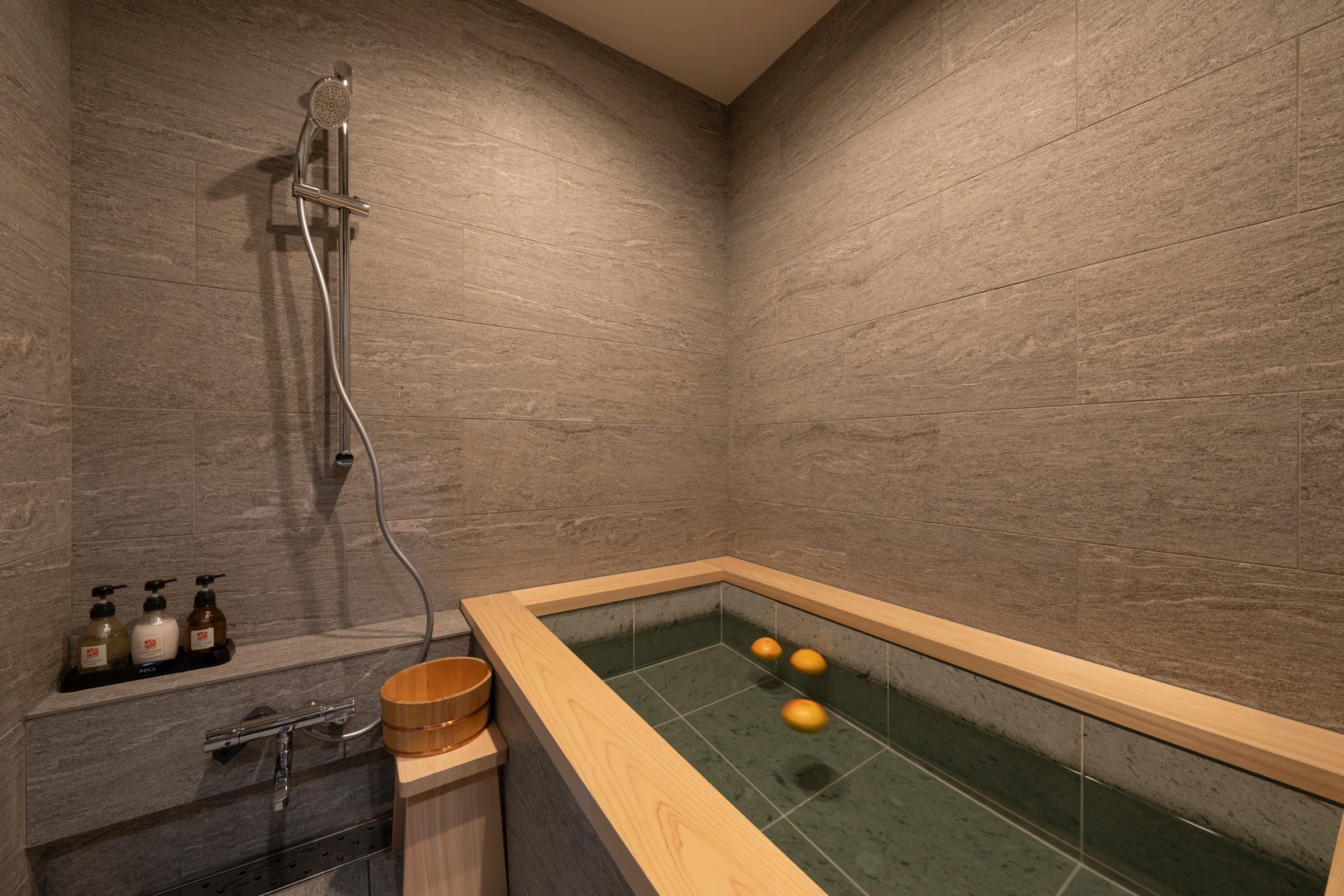 Shirakabanoyado SEIFU — Hinoki cypress bath
