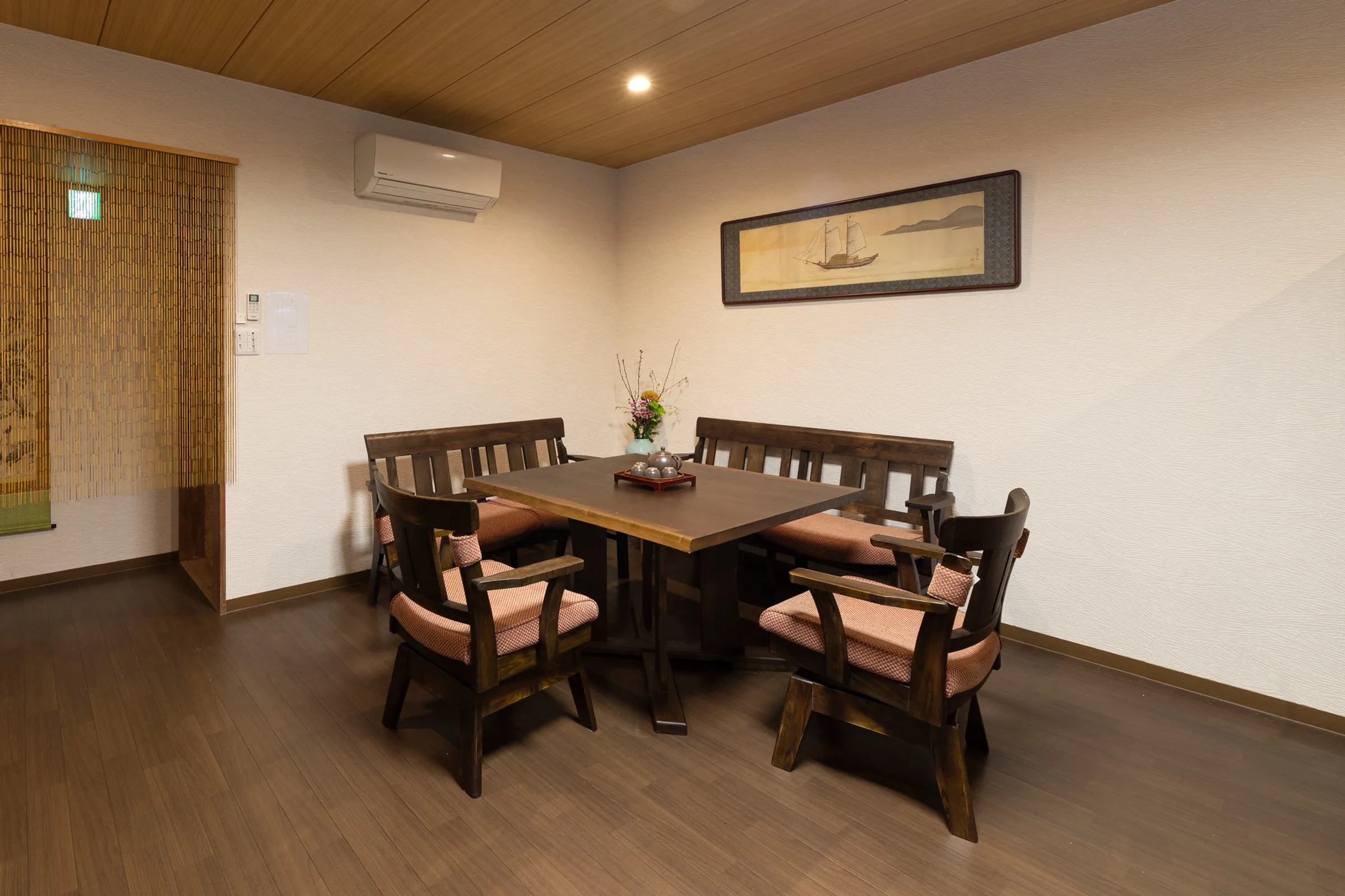 Shirakabanoyado MAMEMACHIIE — Dining area