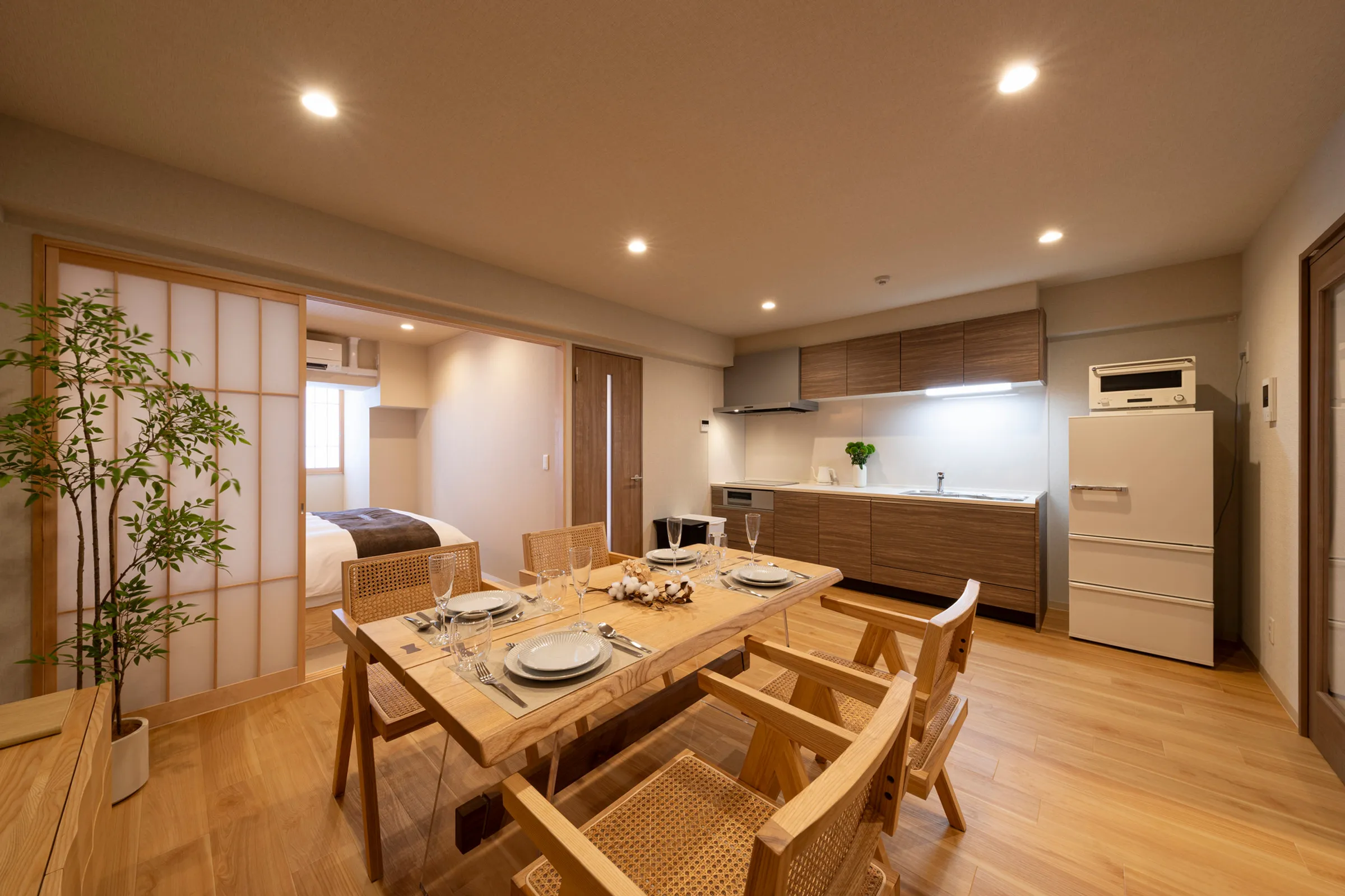 Shirakabanoyado NANIWA — Dining area