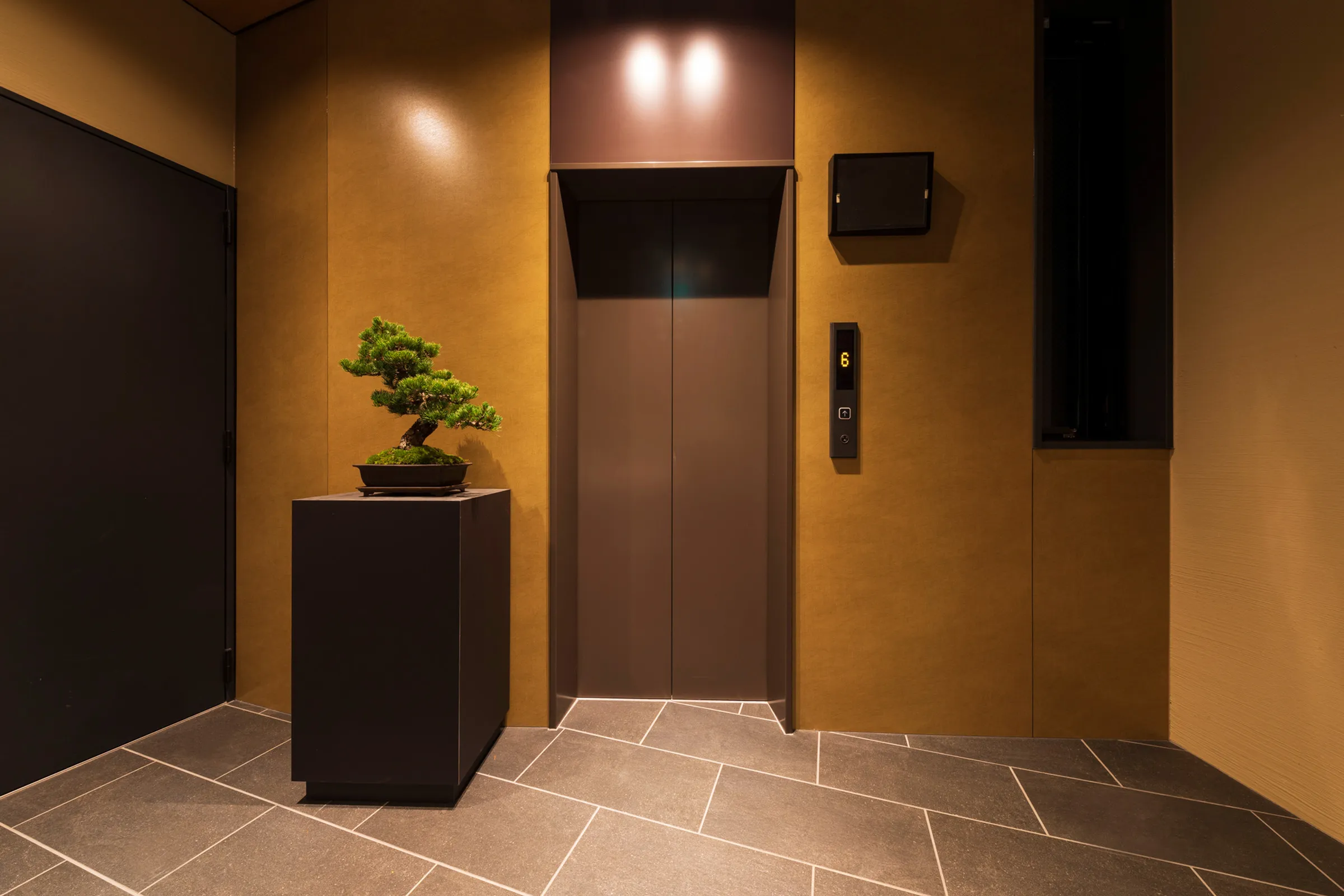 Shirakabanoyado EBISU — Entrance
