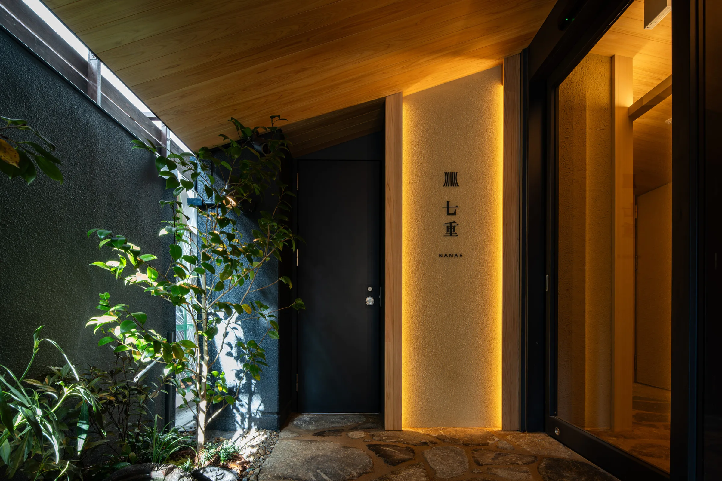Shirakaba NANAE — Entrance
