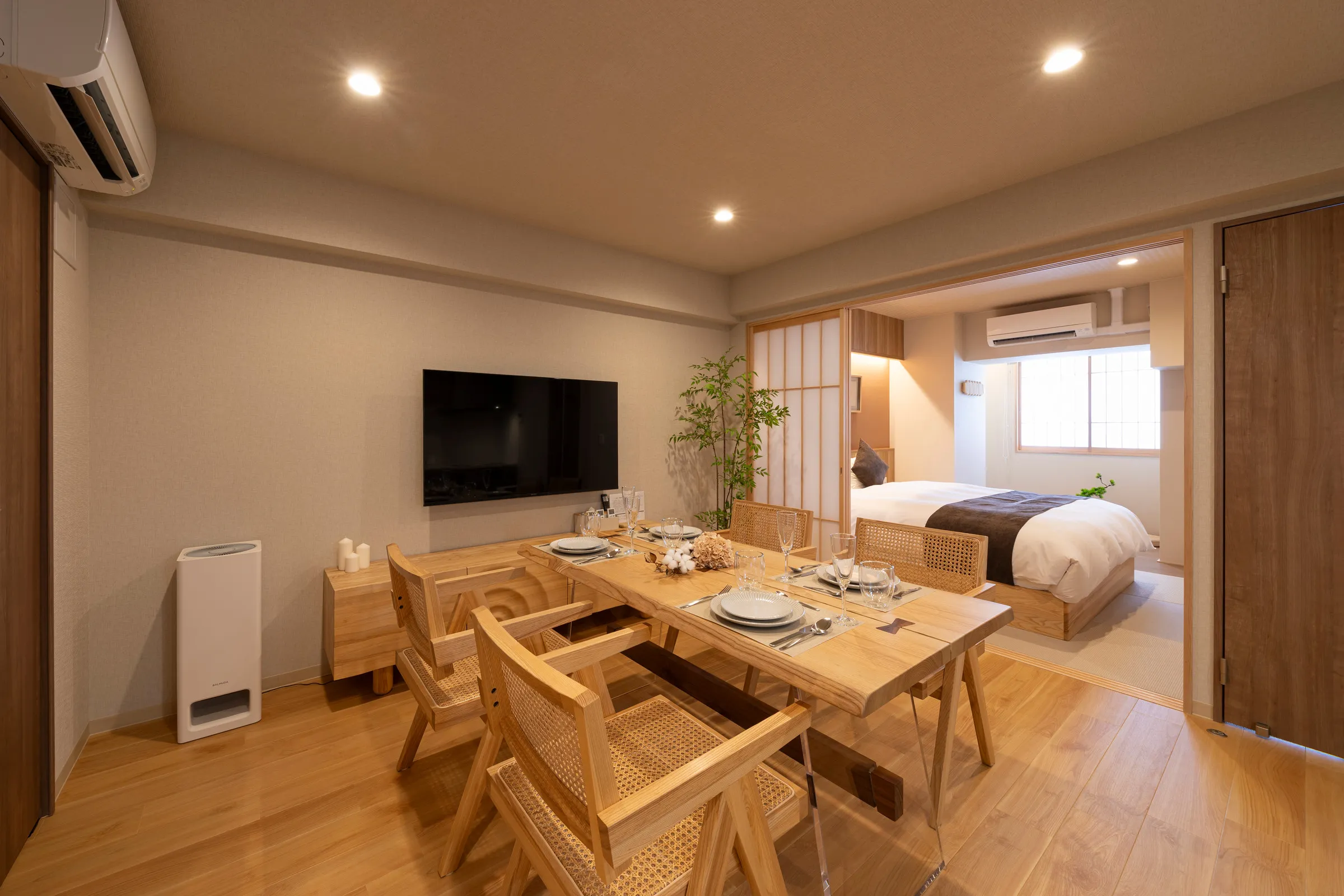 Shirakabanoyado NANIWA — Dining area