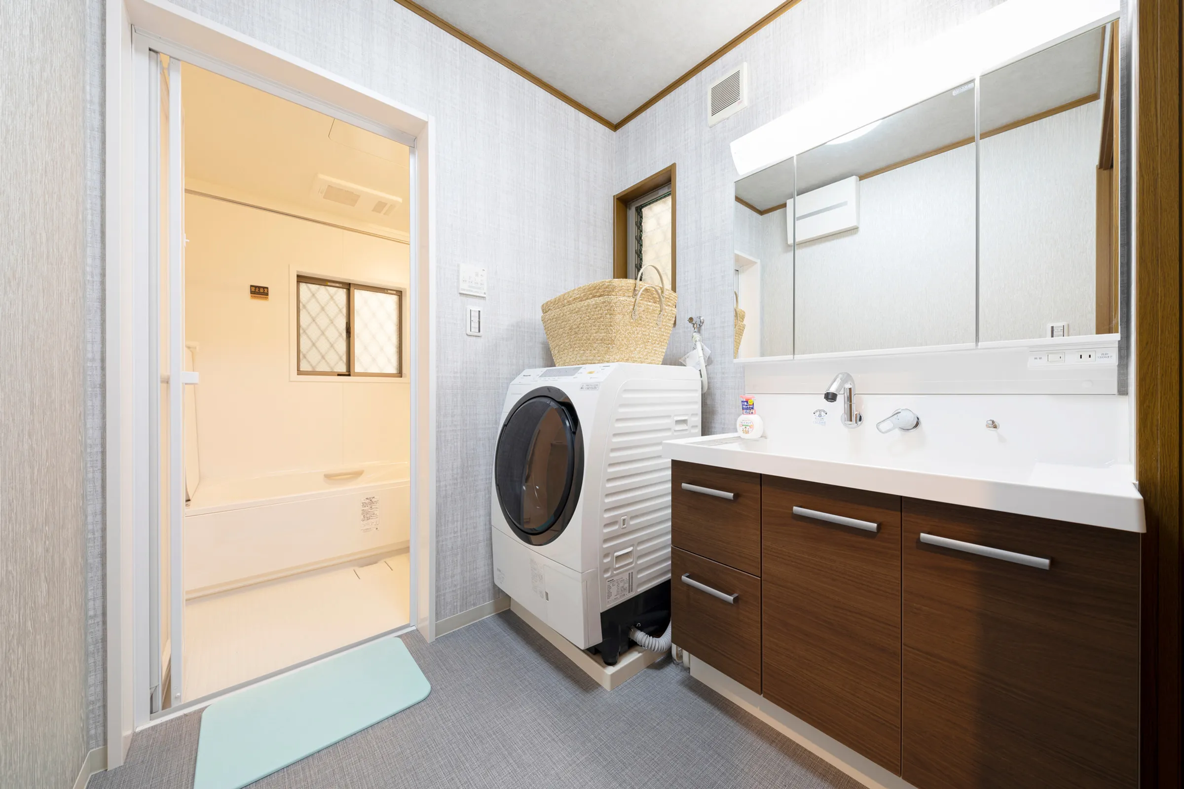 Shirakabanoyado RYOGETSU — Washroom