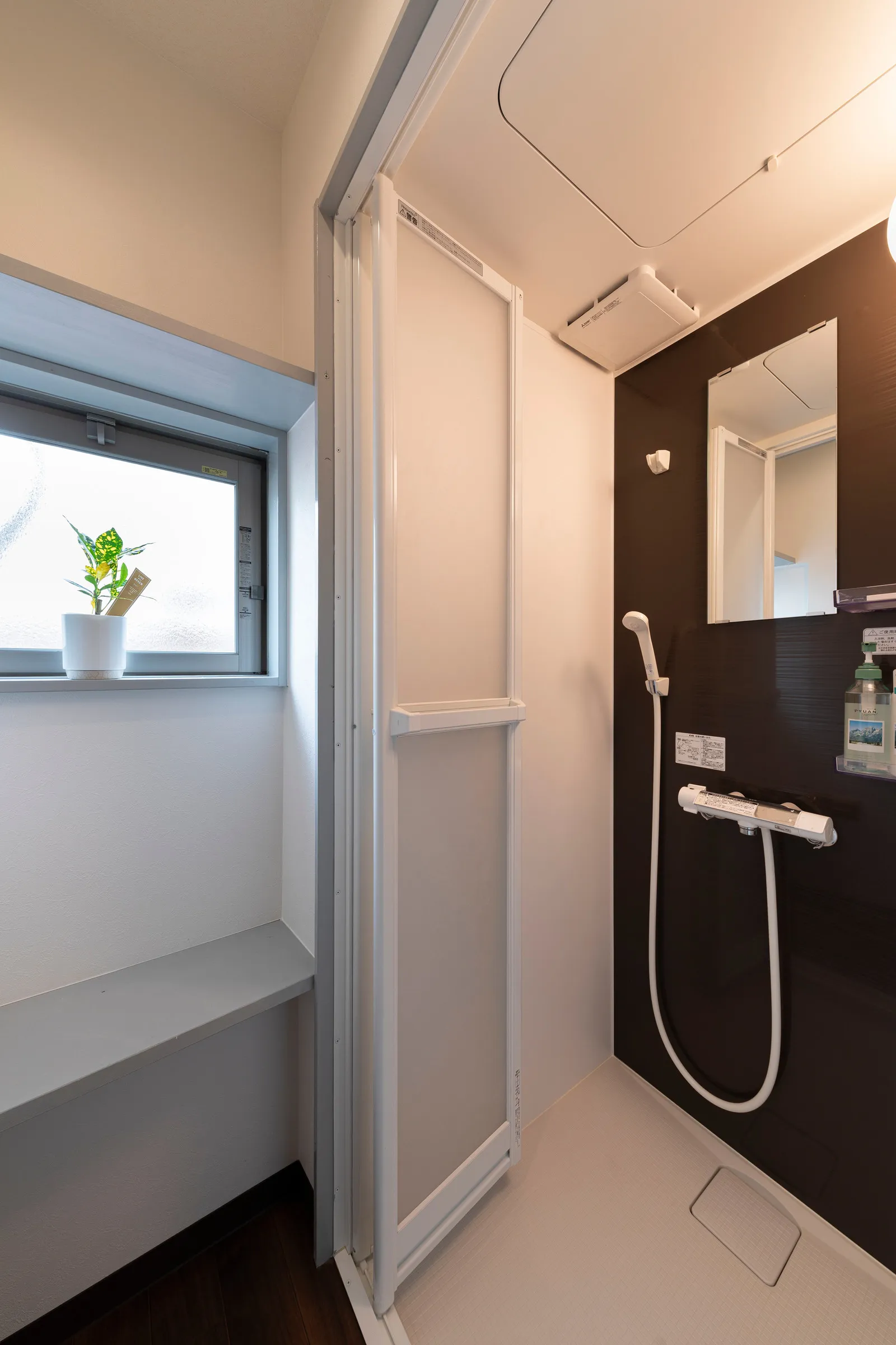 Shirakabanoyado MAMEMACHIIE — Shower room