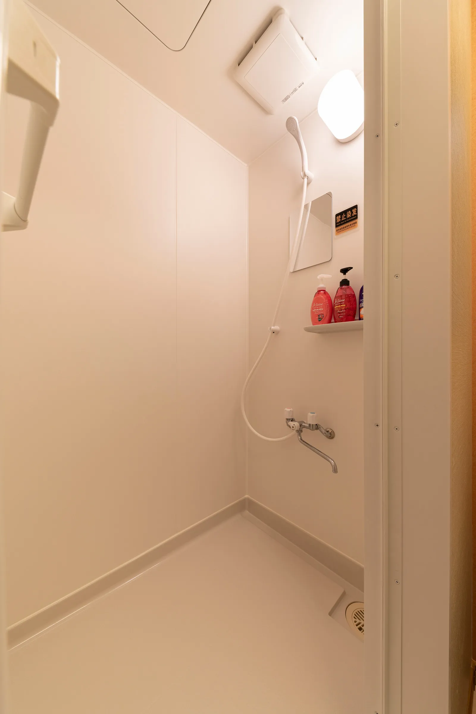 Shirakabanoyado HOUKA — Shower room