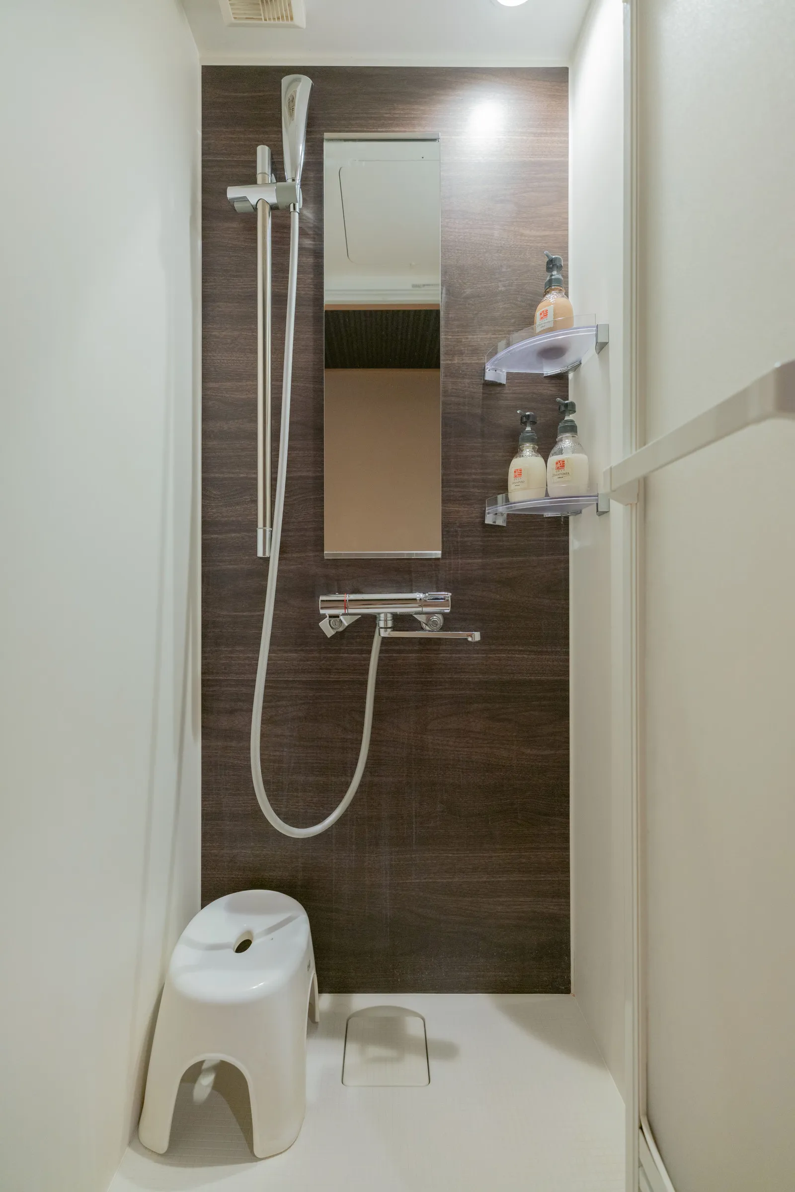 Shirakabanoyado MUTSUKI — Shower room
